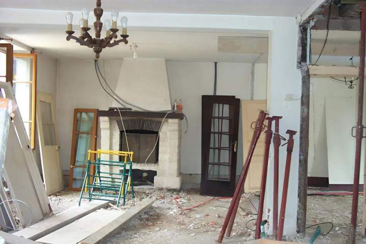 Rénovation intérieure complète : sols, murs, plafonds, agencement.