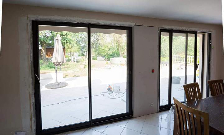 Pose de portes : Entrée, garage, portails, tous matériaux.